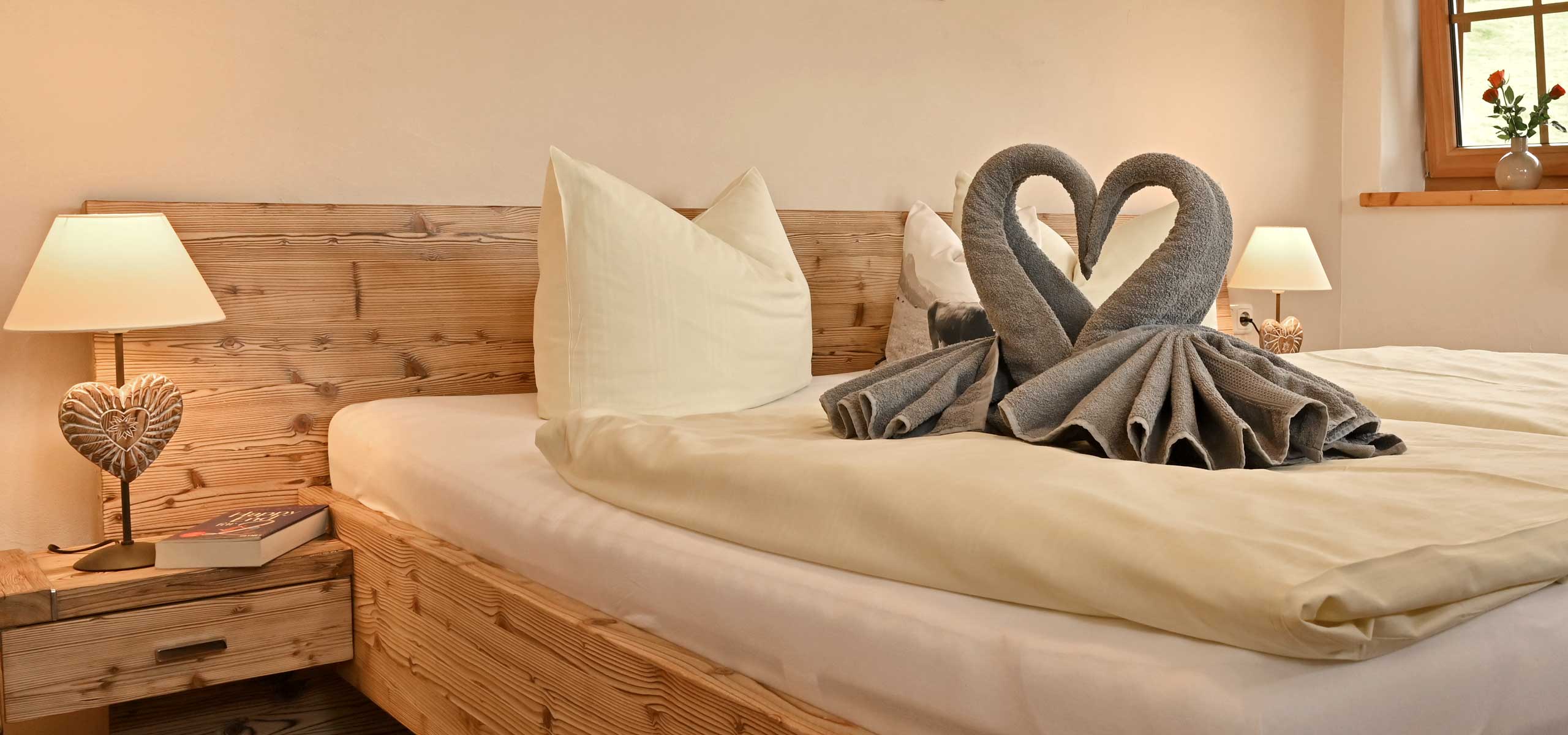 Schlafzimmer mit Doppelbett